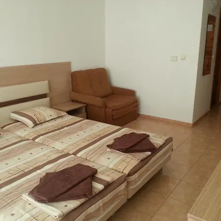 Отель Family Hotel Cristal 3*
