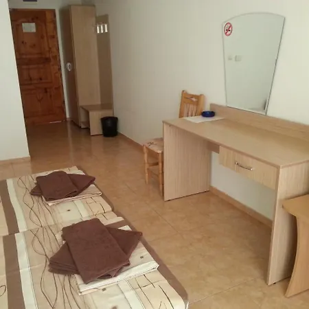 Отель Family Hotel Cristal 3*